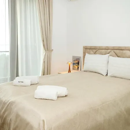 Cozy Sea View Apartment With Parking